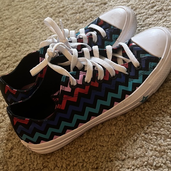 Converse - Picture 3 of 6